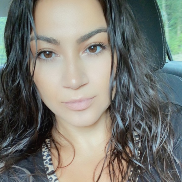 Meet your Posher, Liza - Picture 2 of 9